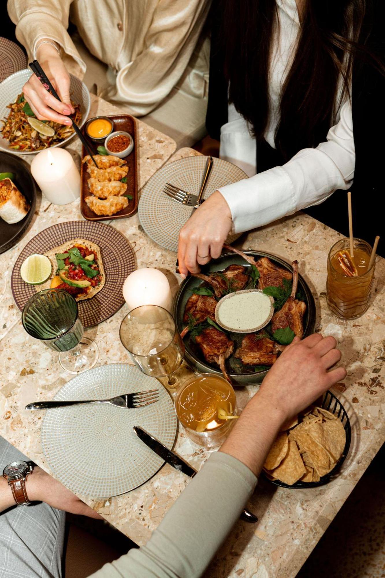 Verno House Budapest, Vignette Collection By Ihg Exterior foto A typical dinner at a restaurant